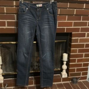 Paris blues stretch denim straight leg. D04